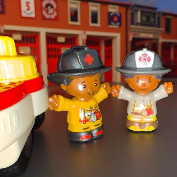 Fisher Price Little People Farmers & Bulldozer Figures - Picture 7 of 8